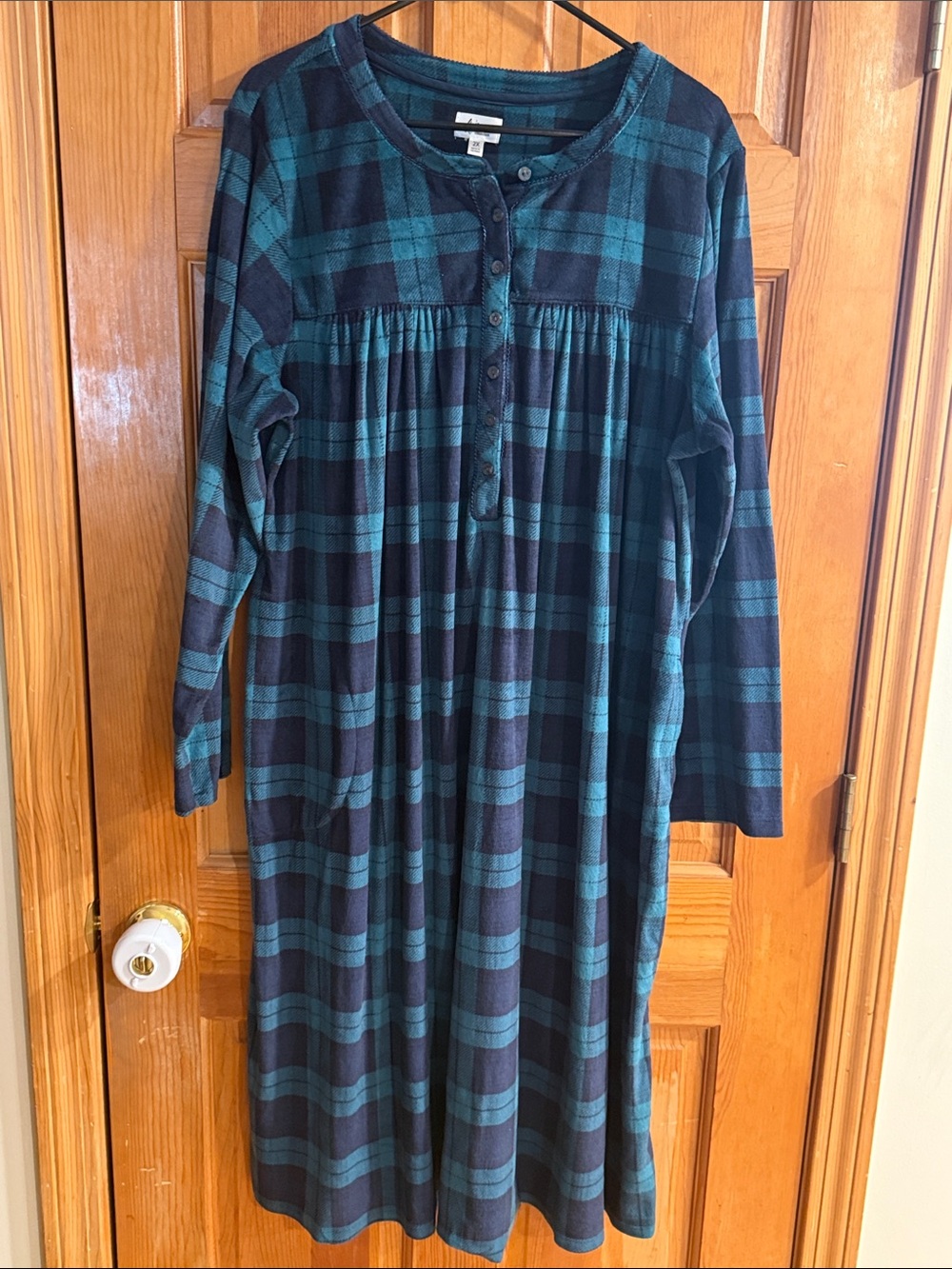 Aria collection velour  plaid nightgown size 2X .